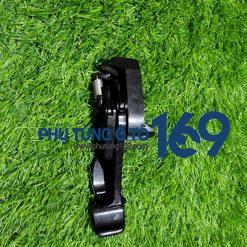 Tay mở cốp sau Camry