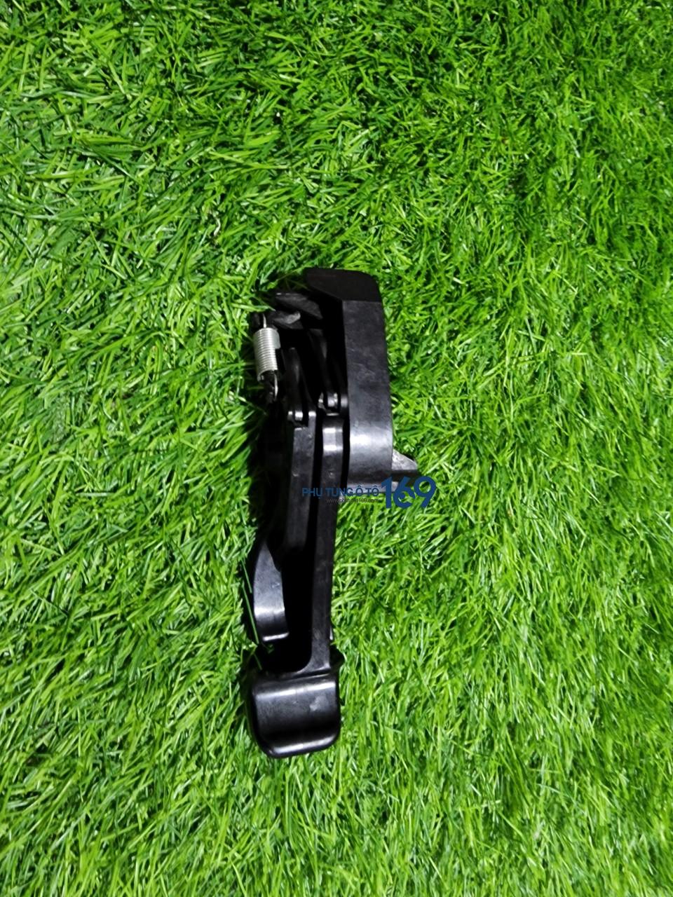 Tay mở cốp sau Camry Tay mở cốp sau Camry