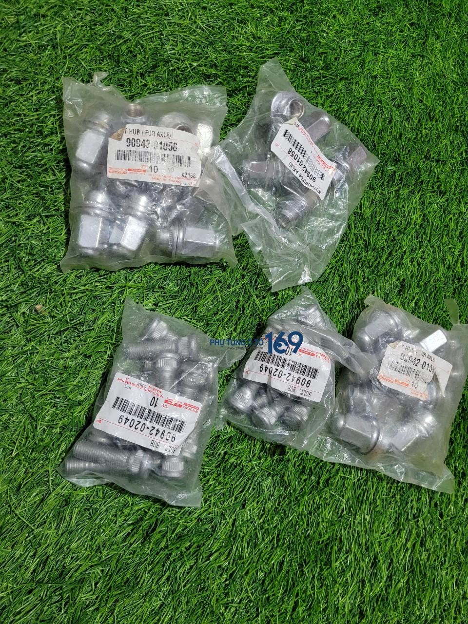 Bu lông tắc kê Camry Bu lông tắc kê Camry