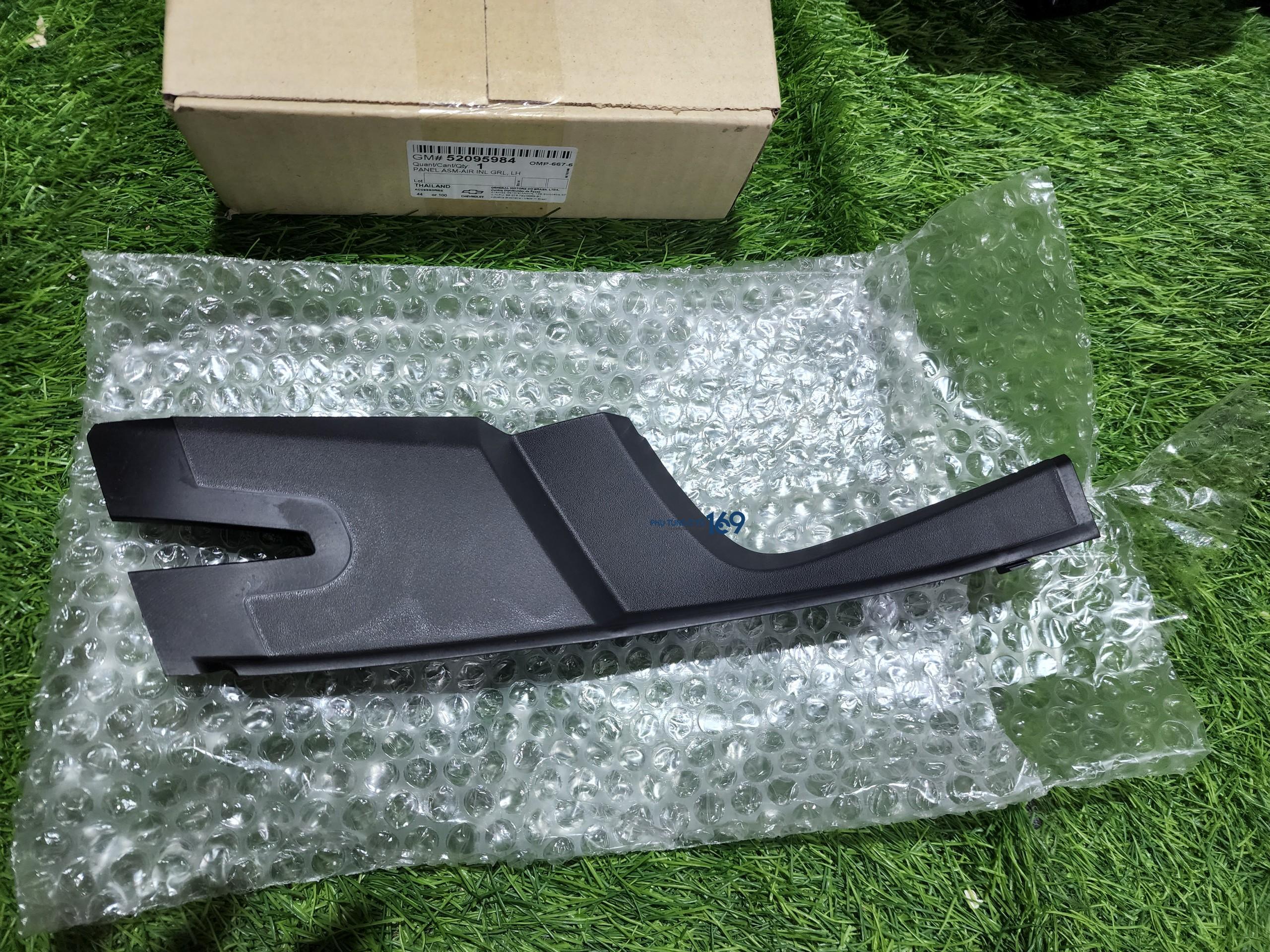 Ốp góc kính chắn gió phụ Colorado Ốp góc kính chắn gió phụ Colorado