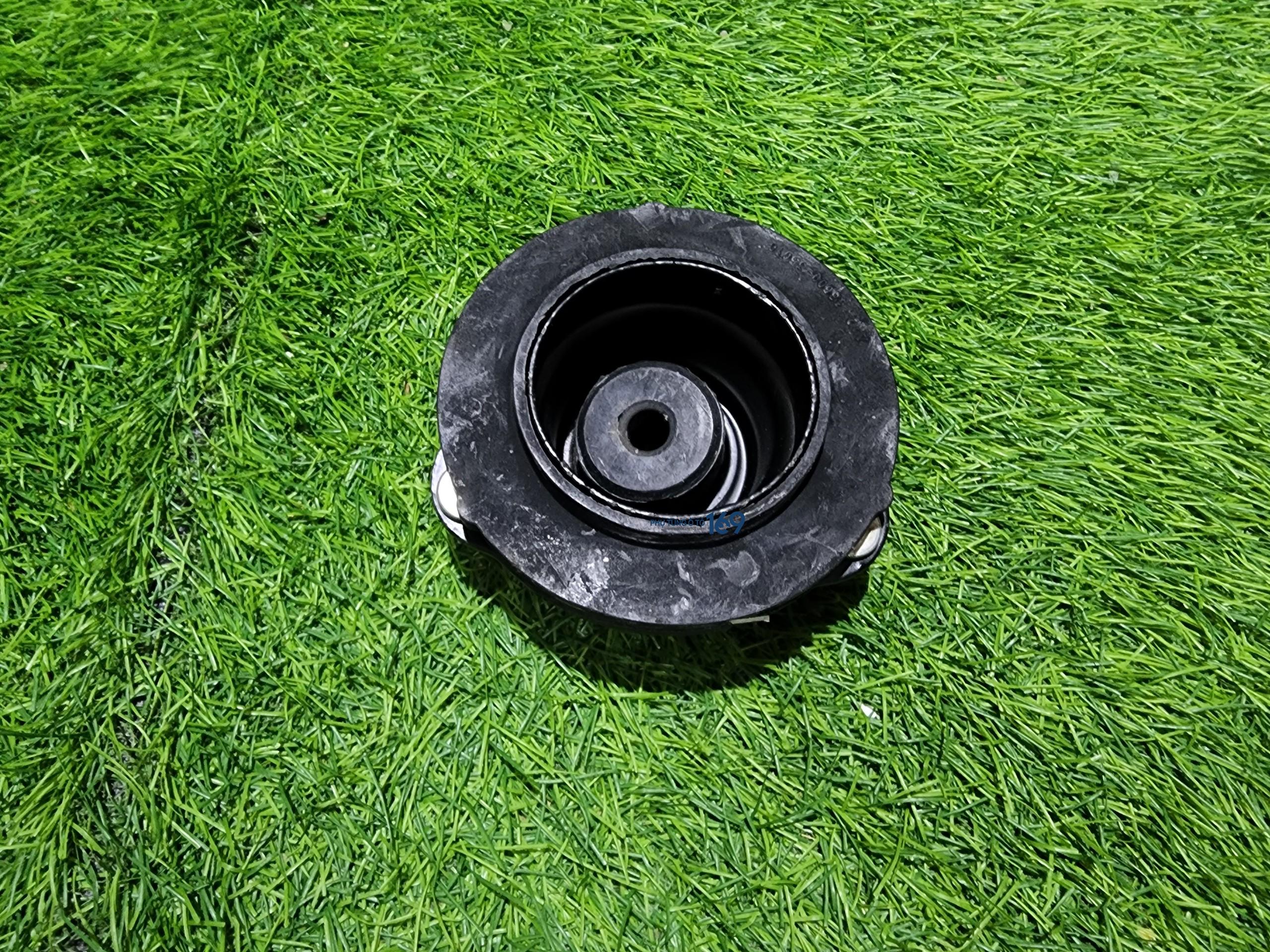 Bát bèo giảm xóc trước Hilux Bát bèo giảm xóc trước Hilux