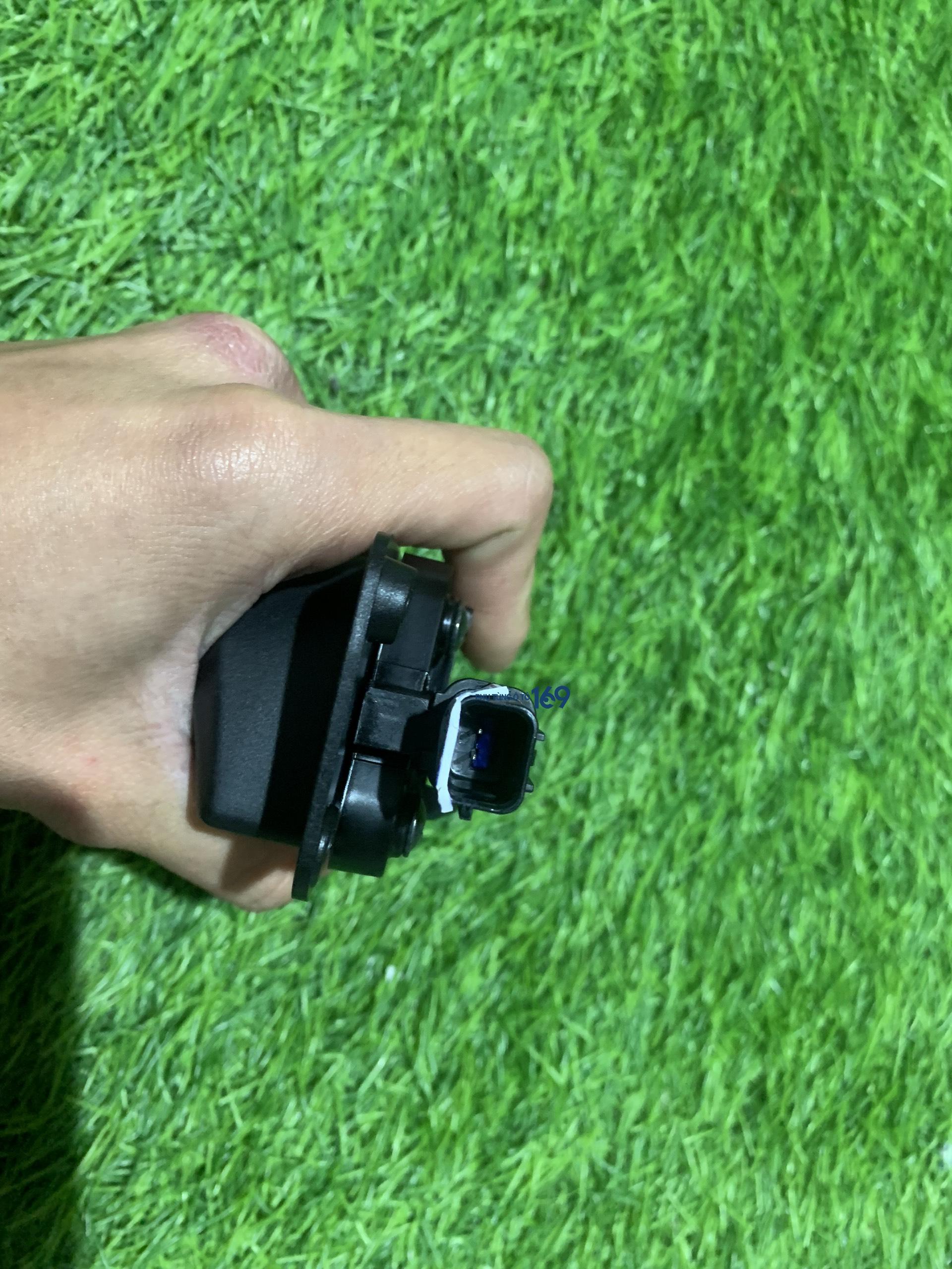 Công tắc mở cốp Cerato Công tắc mở cốp Cerato