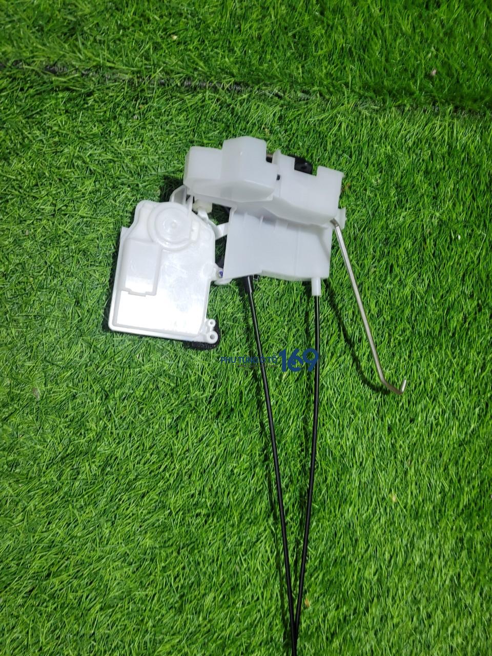 Khóa ngậm cửa trước lái Ford Ranger Khóa ngậm cửa trước lái Ford Ranger