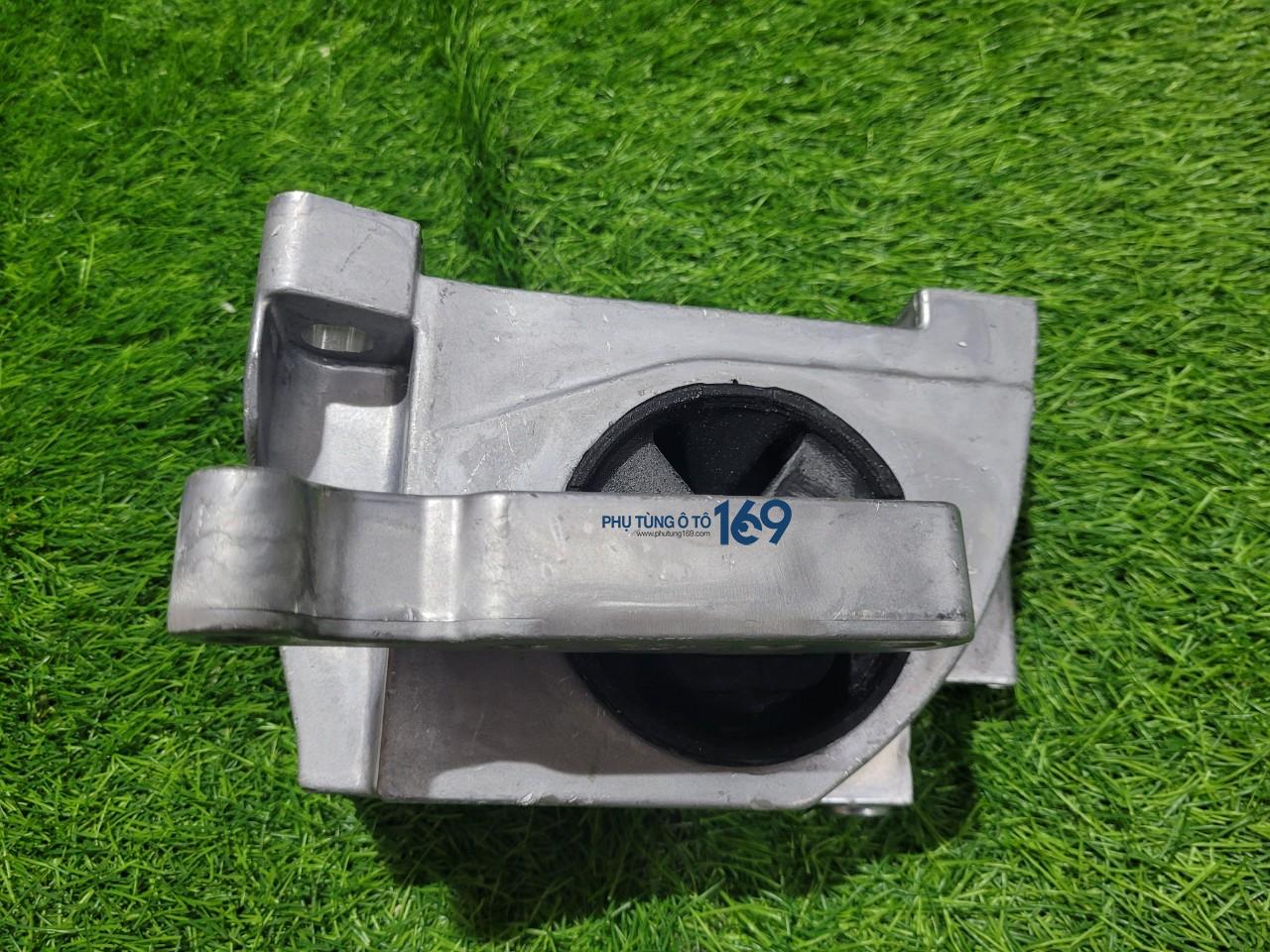 Chân treo hộp số Luxgen U7 Chân treo hộp số Luxgen U7