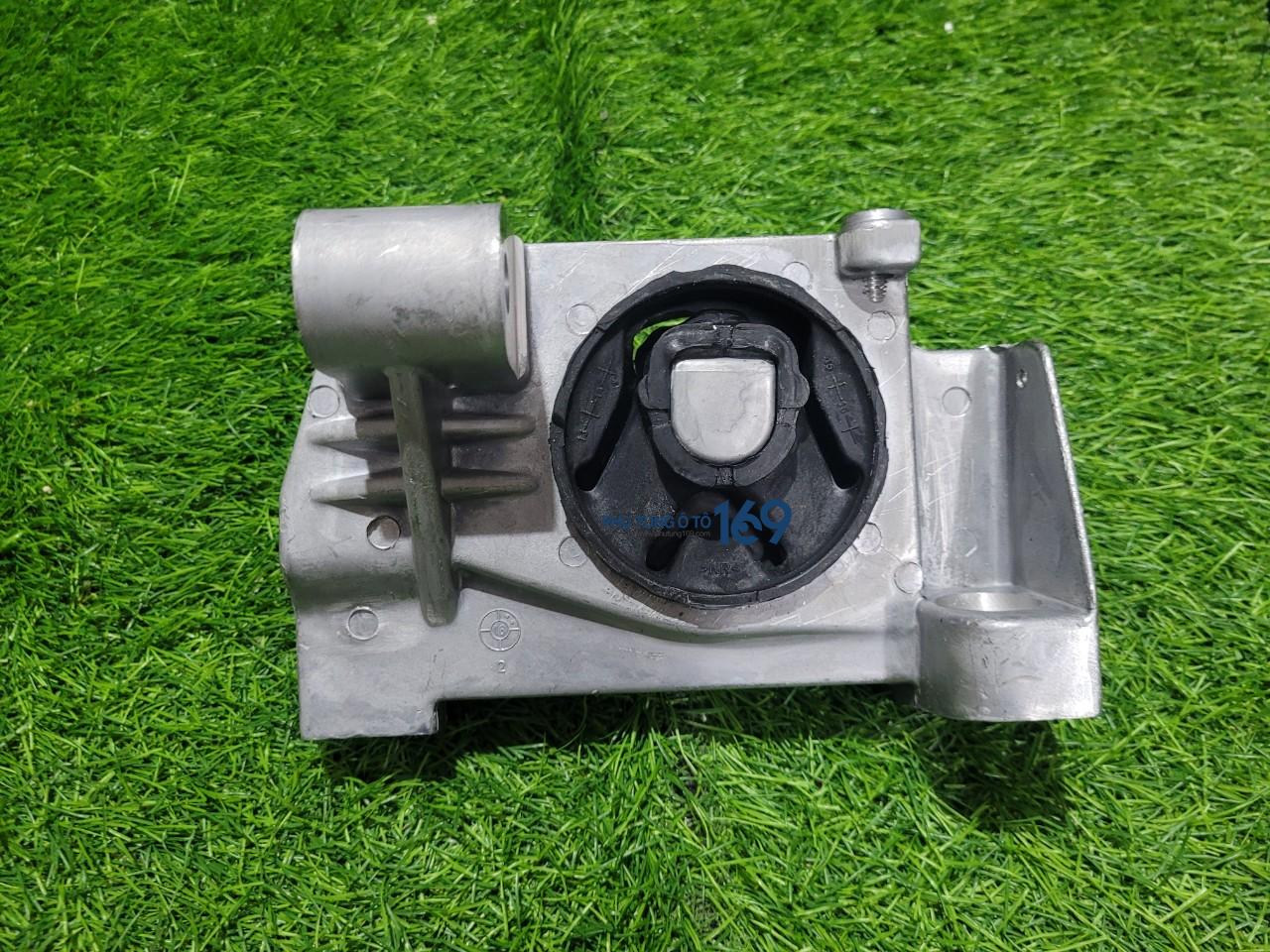 Chân treo hộp số Luxgen U7 Chân treo hộp số Luxgen U7