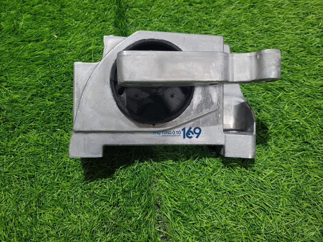 Chân treo hộp số Luxgen U7 Chân treo hộp số Luxgen U7