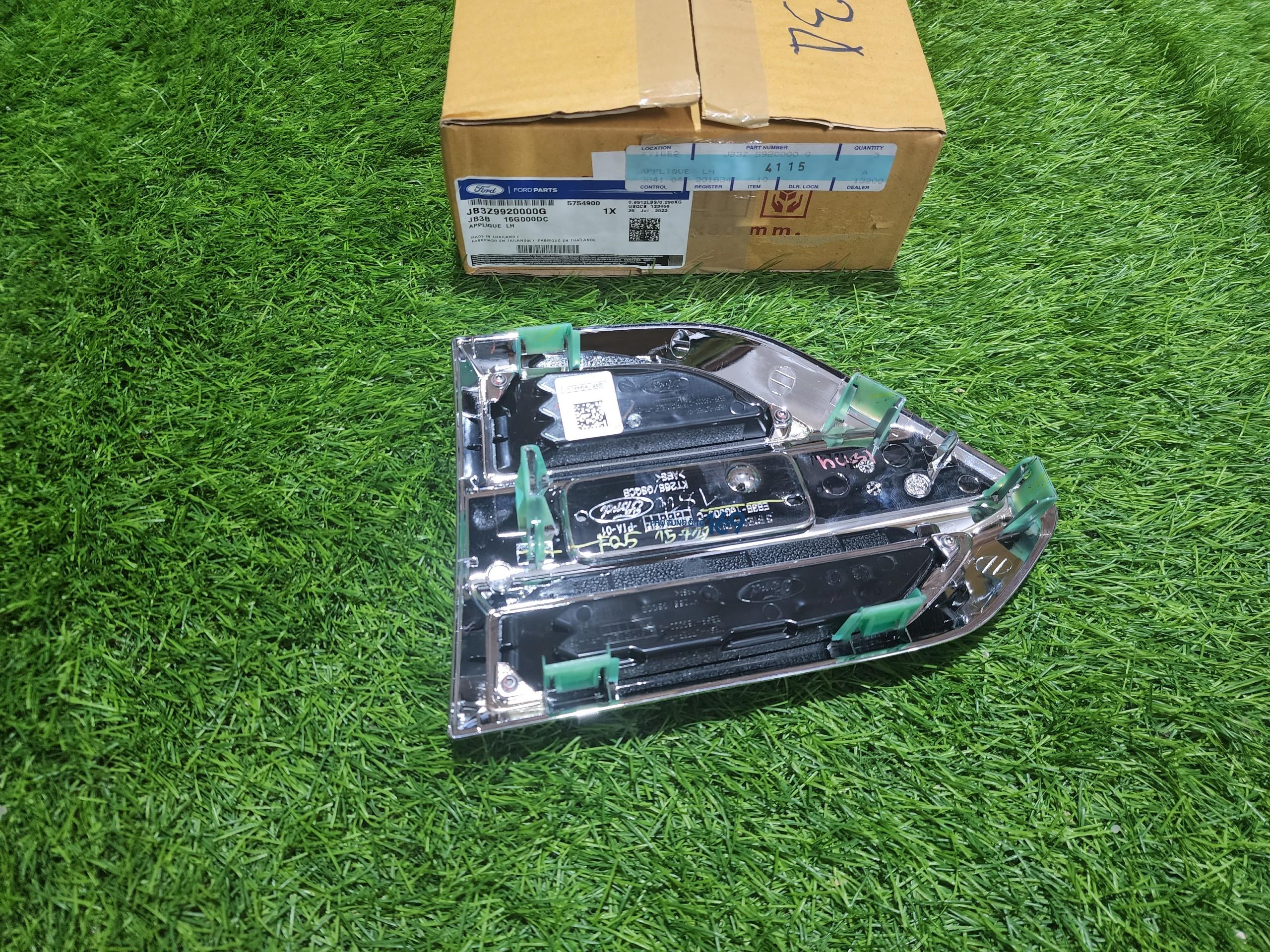 Ốp mang cá tai xe Everest Ốp mang cá tai xe Everest