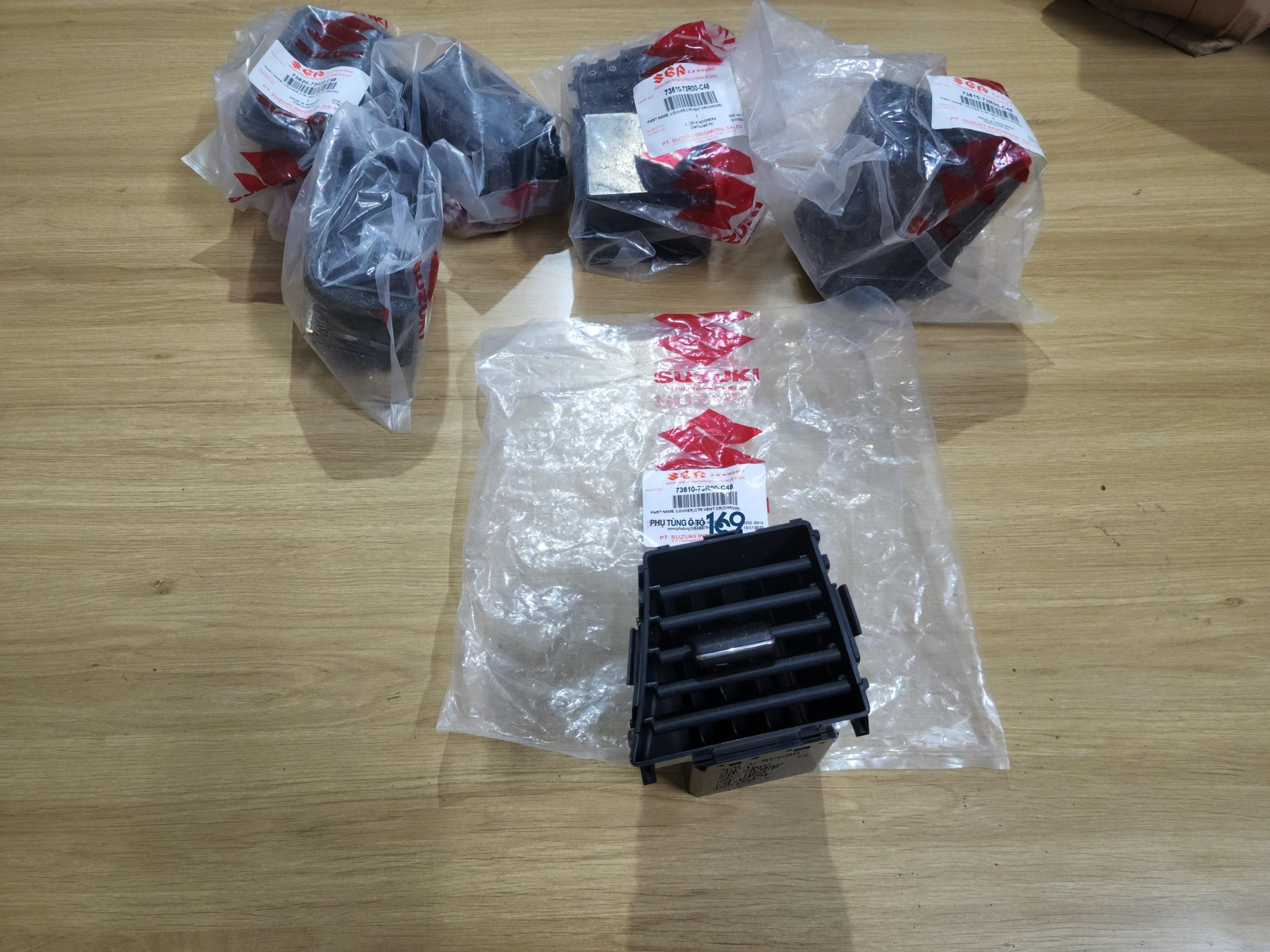 Cửa gió điều hòa ngoài trái Ertiga Cửa gió điều hòa ngoài trái Ertiga