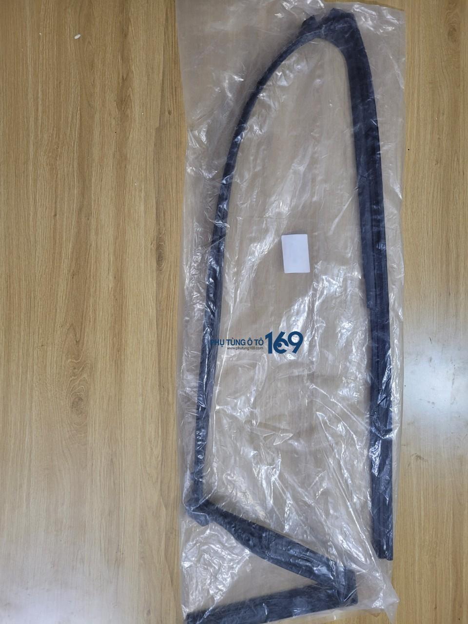 Gioăng lên kính sau phải Ertiga Gioăng lên kính sau phải Ertiga