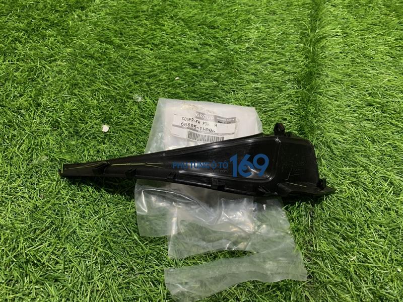 Ốp góc kính chắn gió phải Sunny Ốp góc kính chắn gió phải Sunny