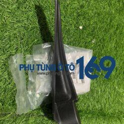 Ốp góc kính chắn gió phải Sunny