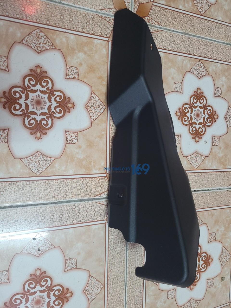 Ốp nhựa tai xe trên trái Xl7 Ốp nhựa tai xe trên trái Xl7