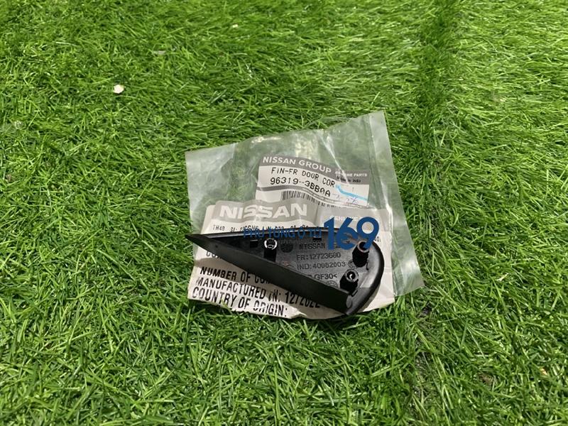 Ốp tam giác chân gương Sunny Ốp tam giác chân gương Sunny