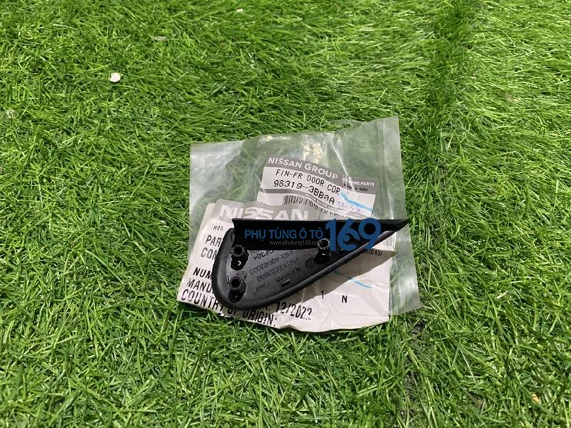 Ốp tam giác chân gương Sunny Ốp tam giác chân gương Sunny