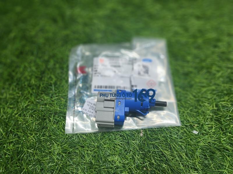 Công tắc chân phanh Bt50 Công tắc chân phanh Bt50