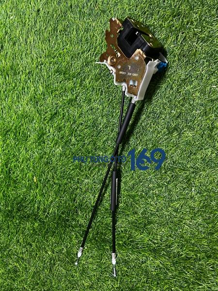 Khóa ngậm cánh cửa xe Trường Giang Khóa ngậm cánh cửa xe Trường Giang
