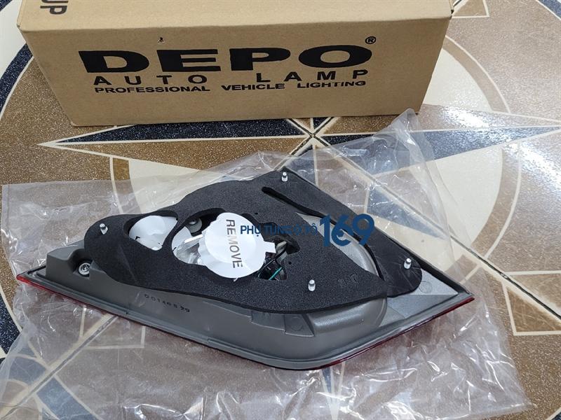 Đèn hậu miếng trong phải Camry 2.4 Đèn hậu miếng trong phải Camry 2.4