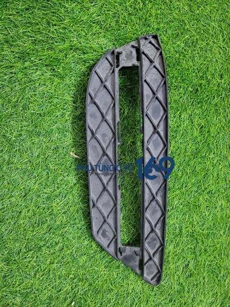 Ốp đèn gầm phải Mercedes C250 Ốp đèn gầm phải Mercedes C250