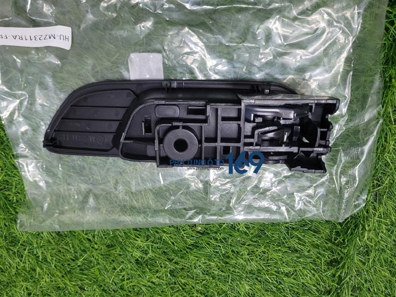 Tay mở trong trái Mazda 3 Tay mở trong trái Mazda 3