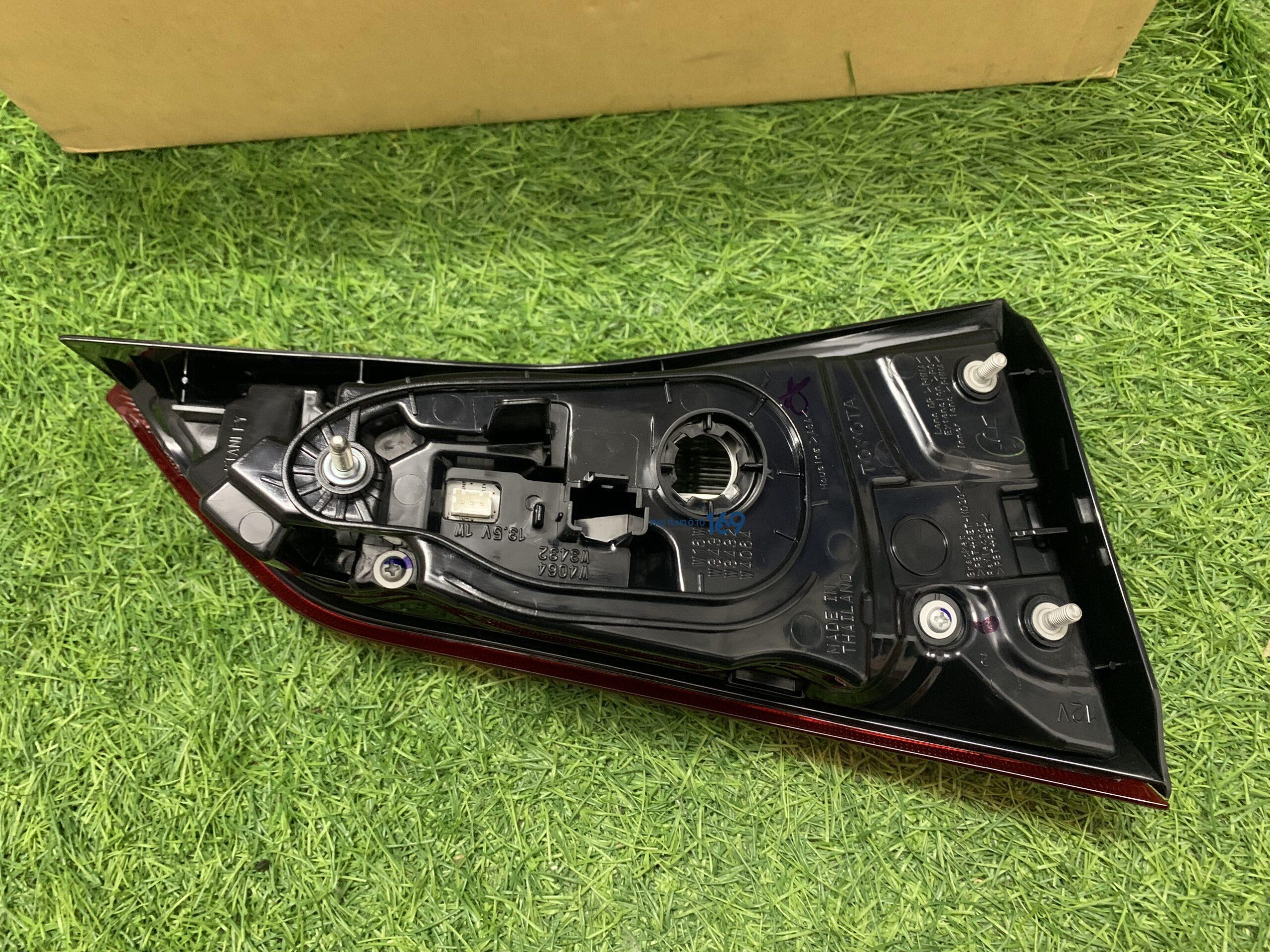 Đèn hậu miếng trong phải Vios Đèn hậu miếng trong phải Vios