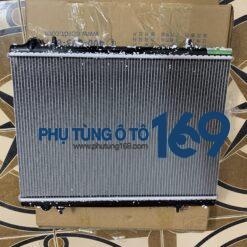 Két nước số sàn Peugeot 408