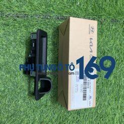 Tay mở cửa hậu Elantra