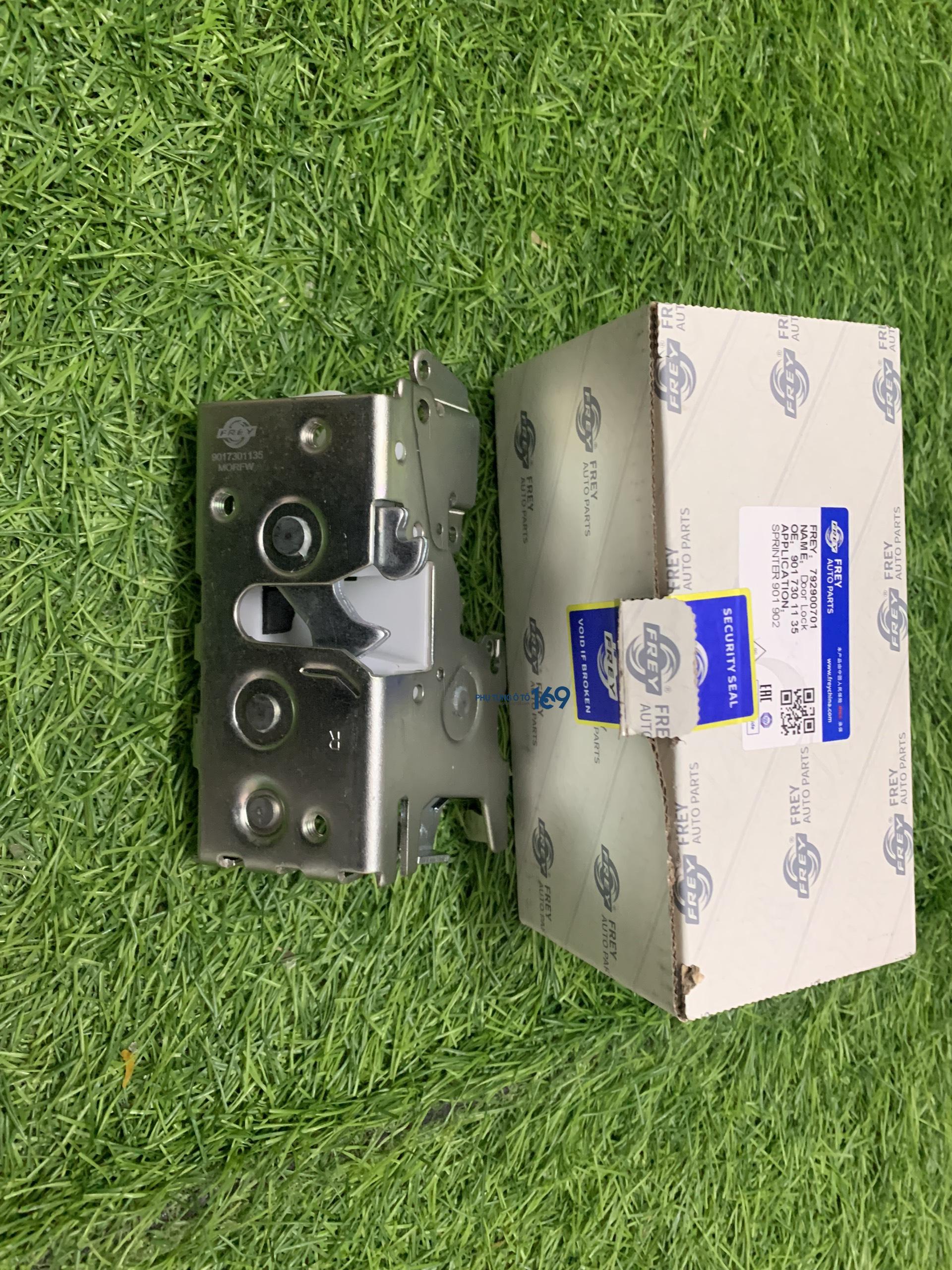 Khóa ngậm cốp hậu Mercedes Sprinter 313 Khóa ngậm cốp hậu Mercedes Sprinter 313