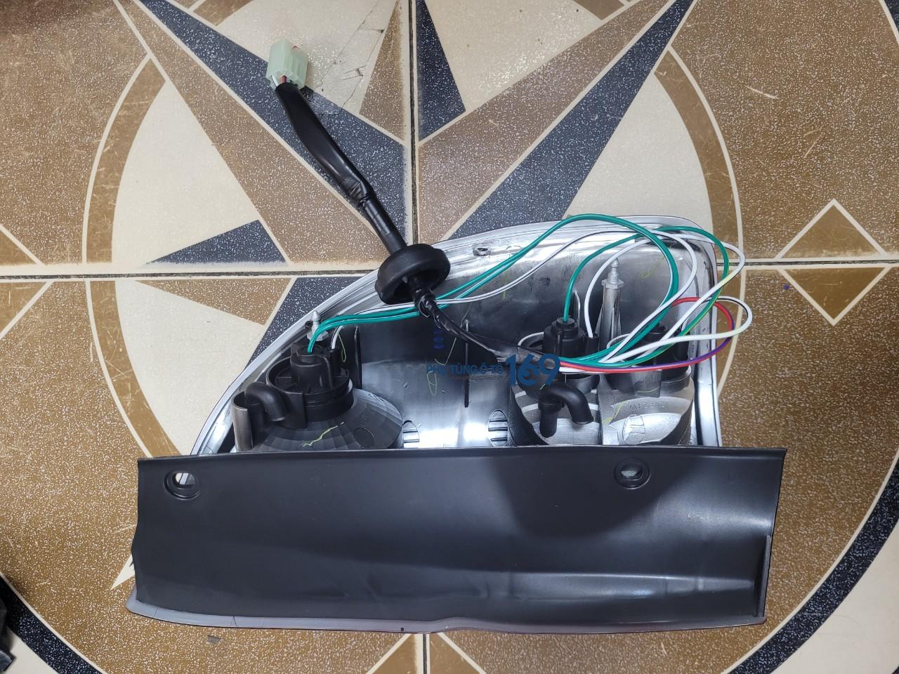 Đèn hậu phải Isuzu Hilander Đèn hậu phải Isuzu Hilander