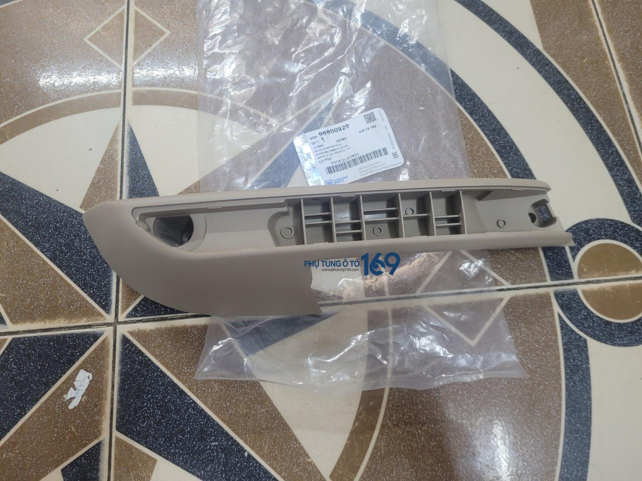 Tay đóng cửa sau phải Captiva Tay đóng cửa sau phải Captiva