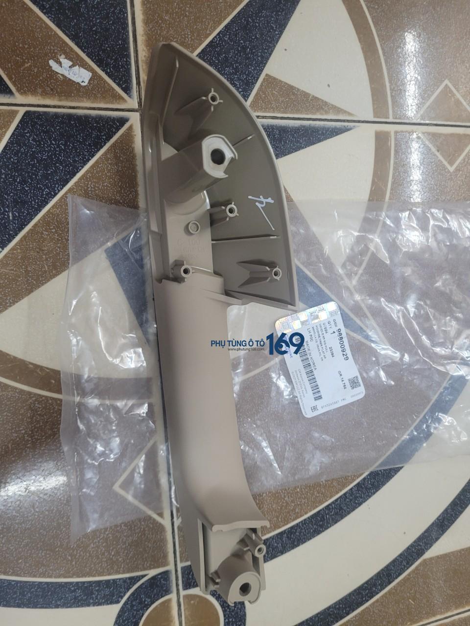 Tay đóng cửa sau phải Captiva Tay đóng cửa sau phải Captiva