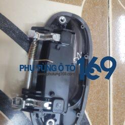 Tay mở cửa ngoài sau Spark