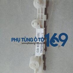 Phe cài cản trước phải Triton