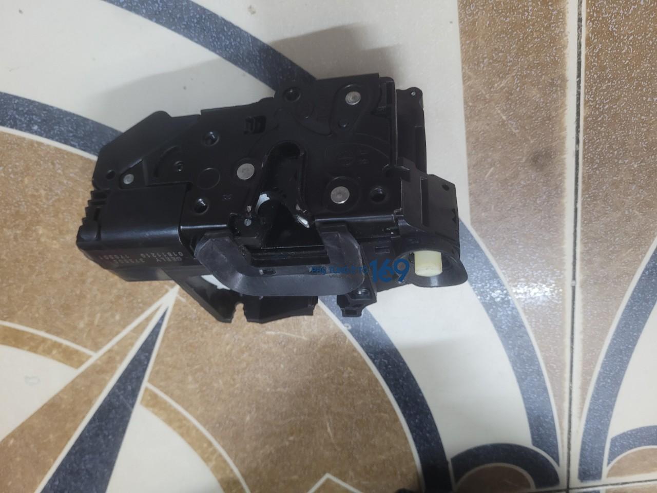 Cơ cấu khóa ngậm cửa sau Ec820â