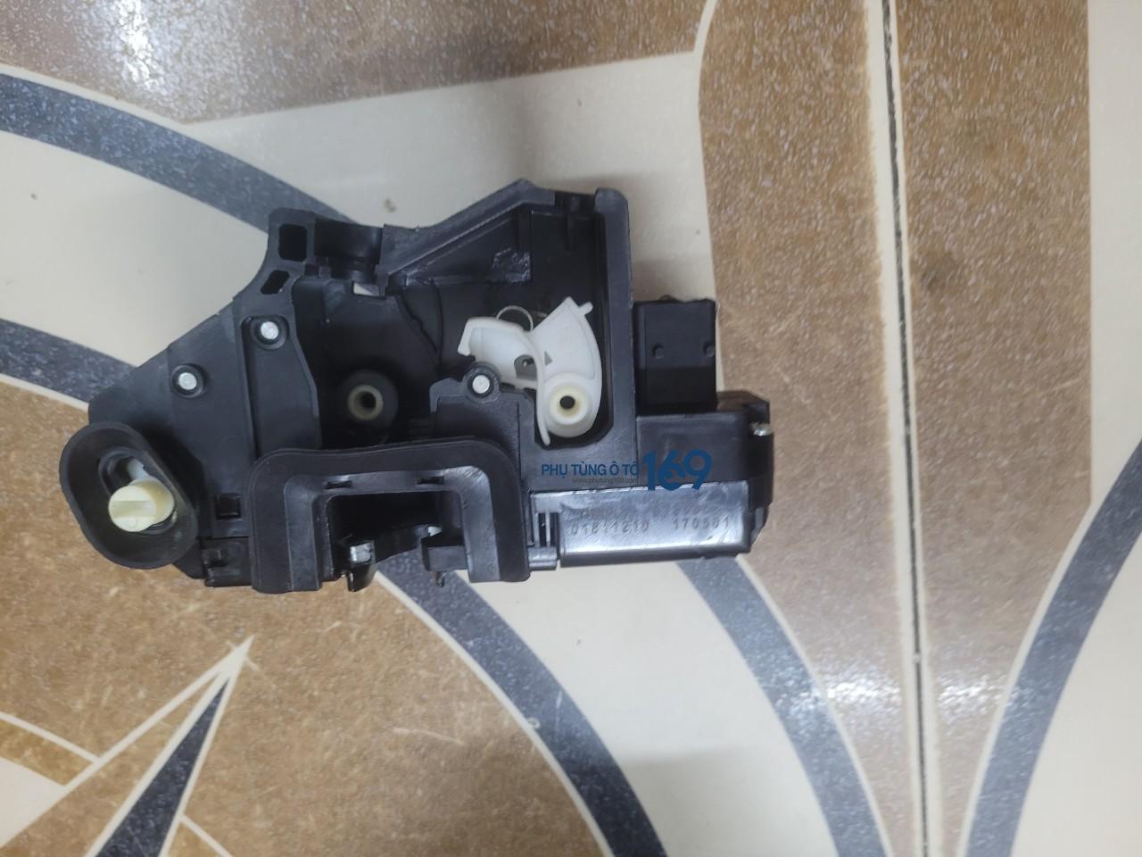 Cơ cấu khóa ngậm cửa sau Ec820a