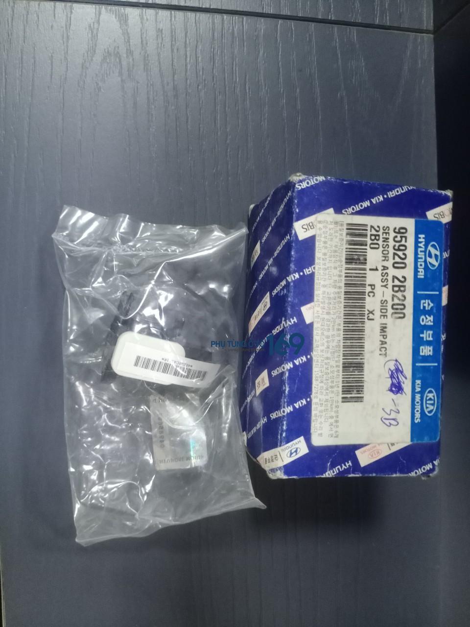 Cảm biến va chạm sườn xe Santafe