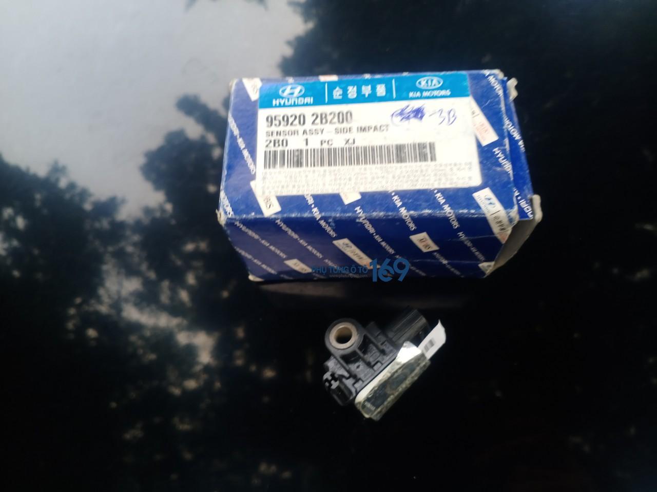 Cảm biến va chạm sườn xe Santafeâ