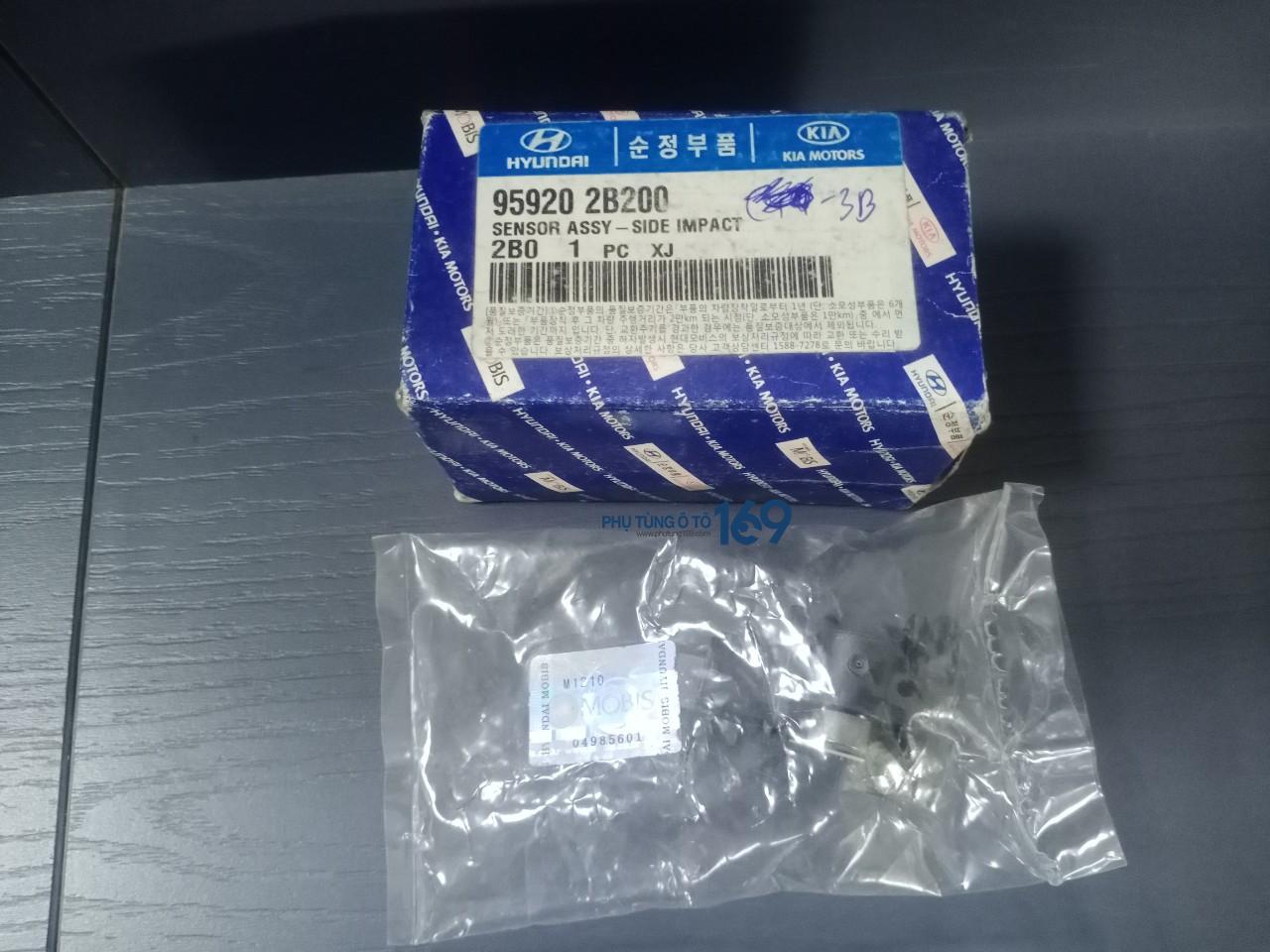 Cảm biến va chạm sườn xe Santafea