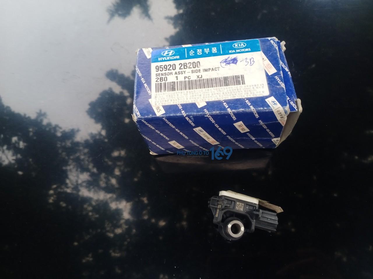 Cảm biến va chạm sườn xe Santafe Cảm biến va chạm sườn xe Santafe