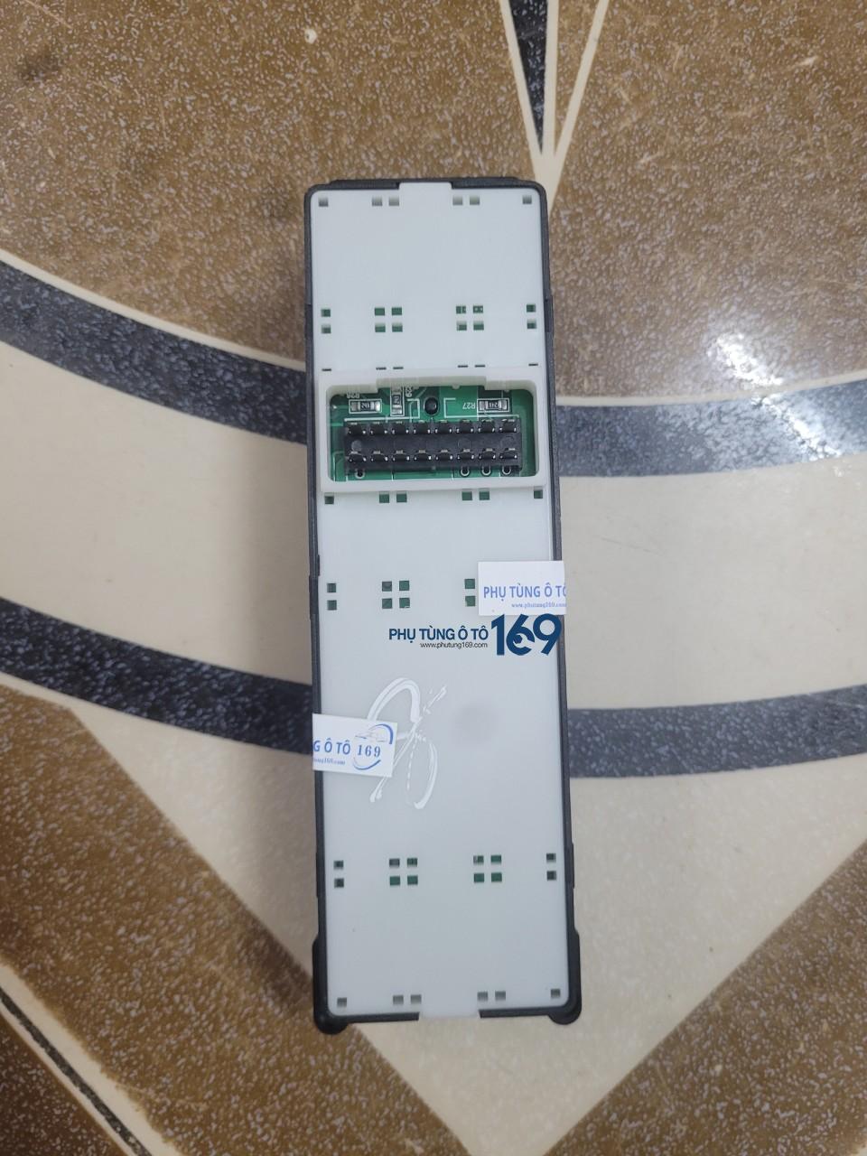 Công tắc lên kính tổng Carensâ