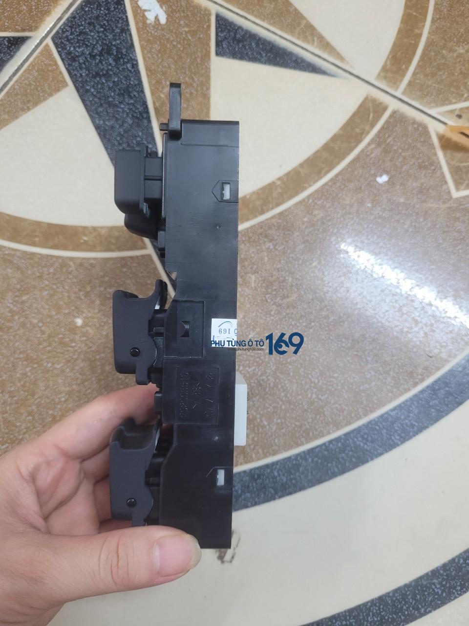 Công tắc lên kính tổng Carensa