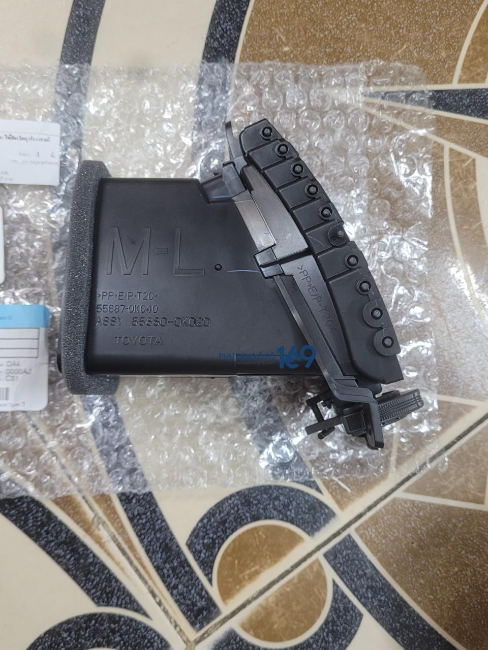 Cửa gió điều hòa giữa Innovaa