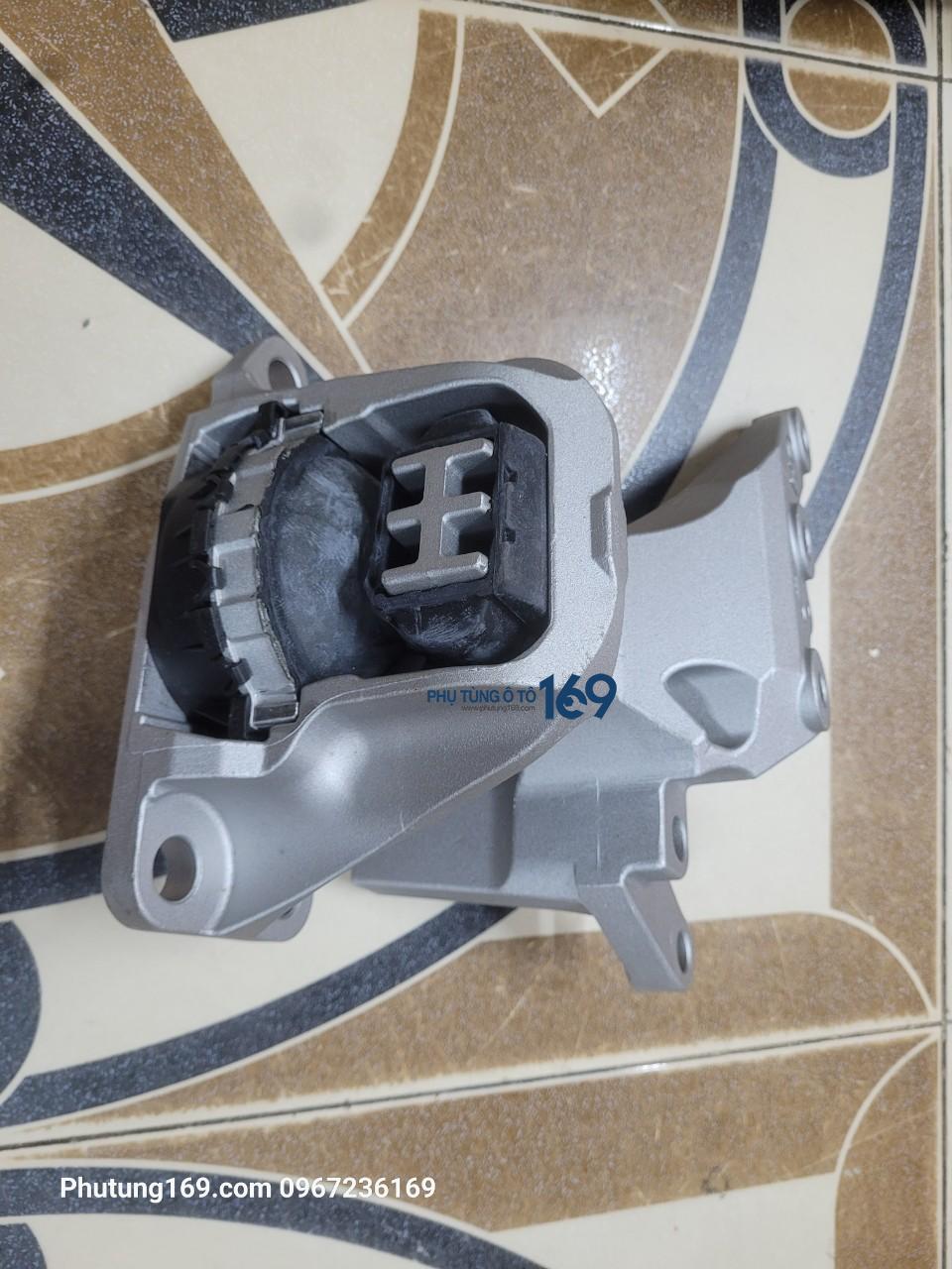 Chân đầu máy Nissan Xtraila