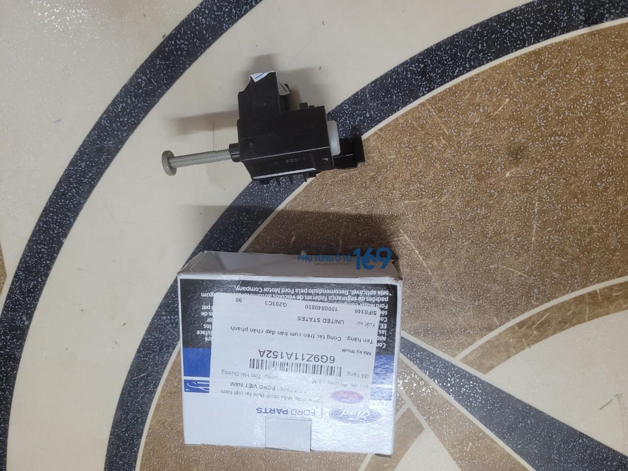 Công tắc chân côn Bt50 Công tắc chân côn Bt50