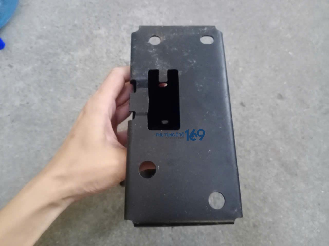 Đầu nối đỡ cản bên phụ Xtrail