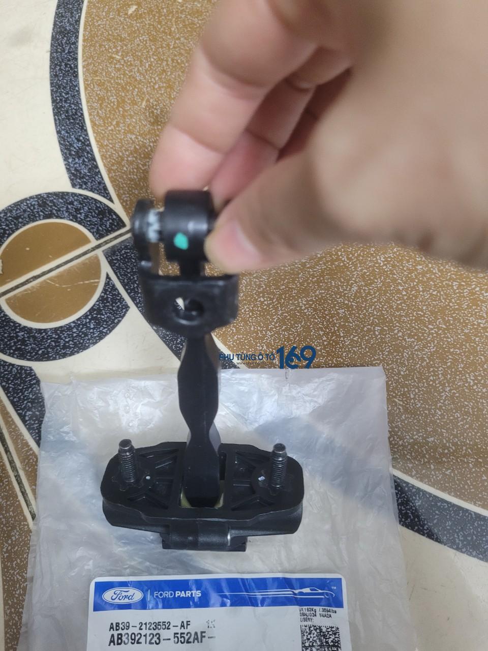 Hạn chế mở cửa trước trái Bt50