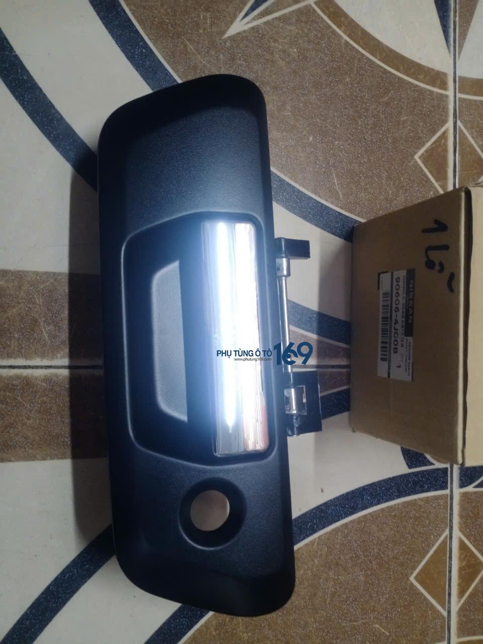 Tay mở cốp hậu Navara