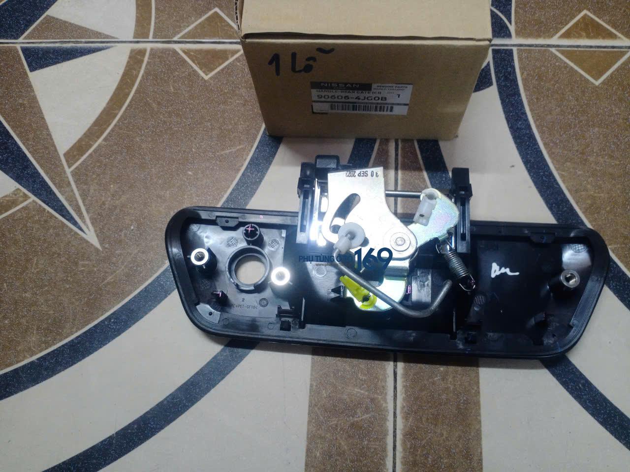 Tay mở cốp hậu Navaraâ