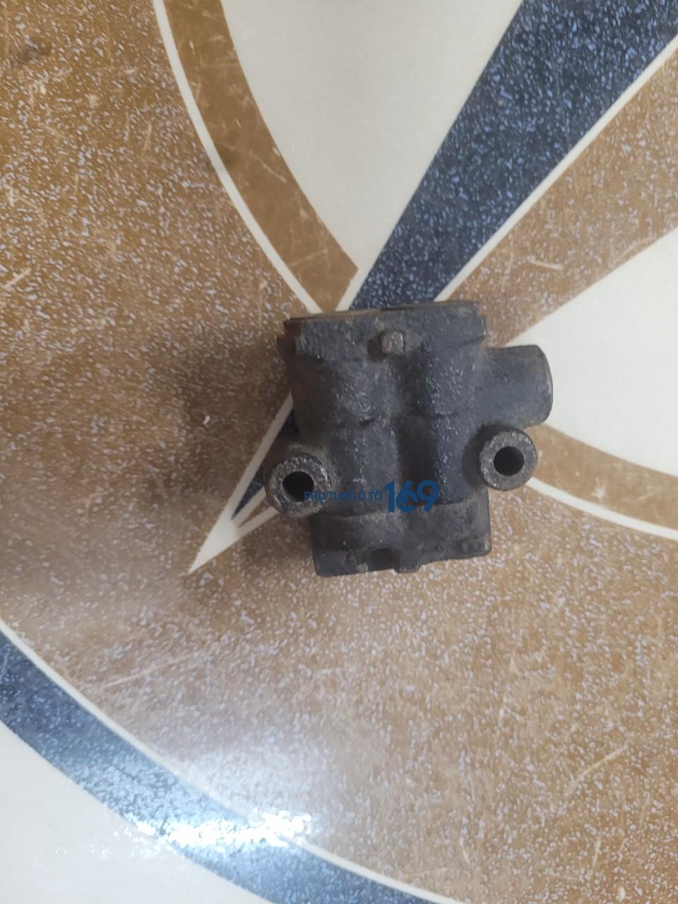 Van chia dầu phanh Laser bãia