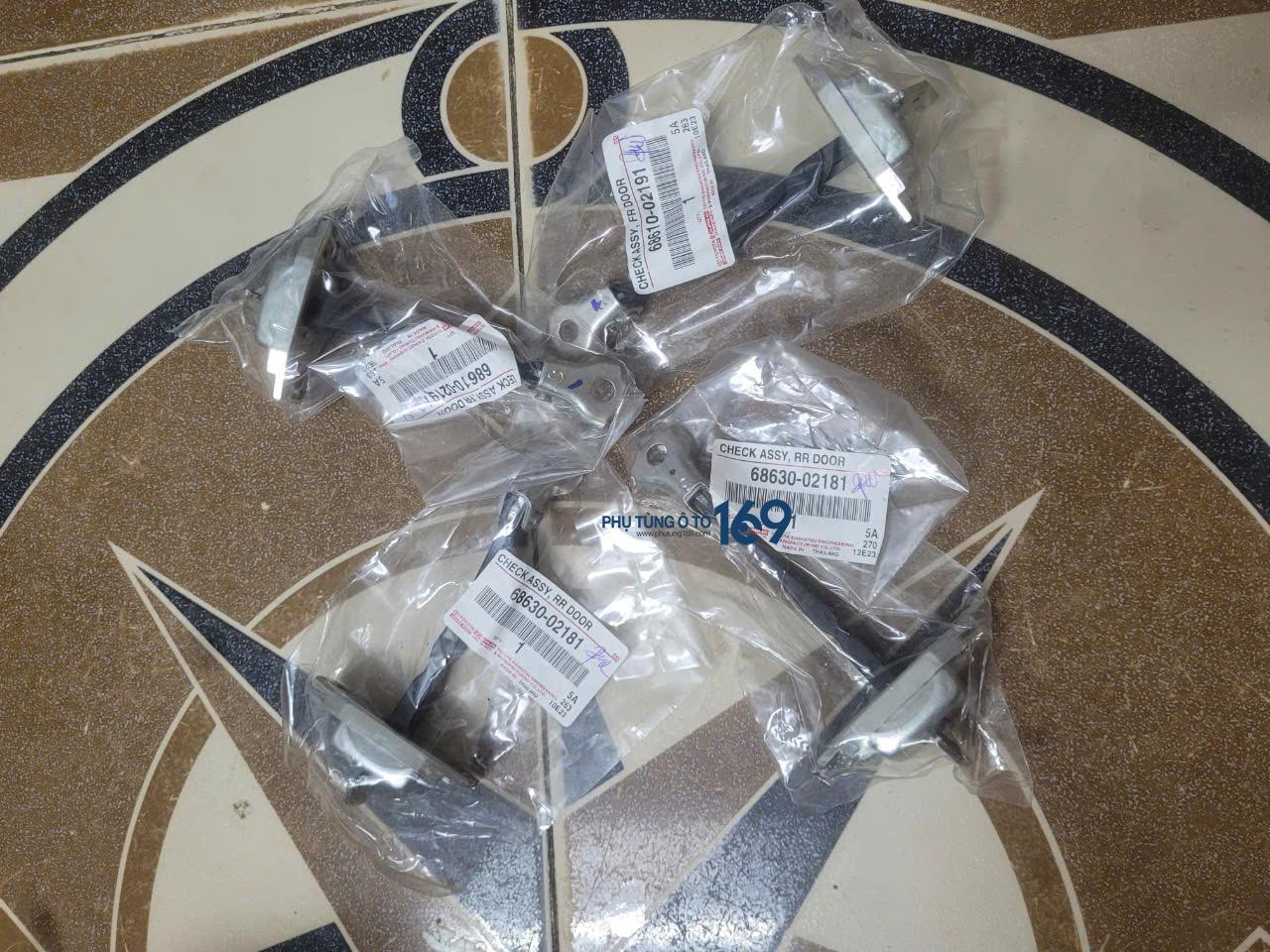 Dẫn hướng cửa sau Vios Dẫn hướng cửa sau Vios