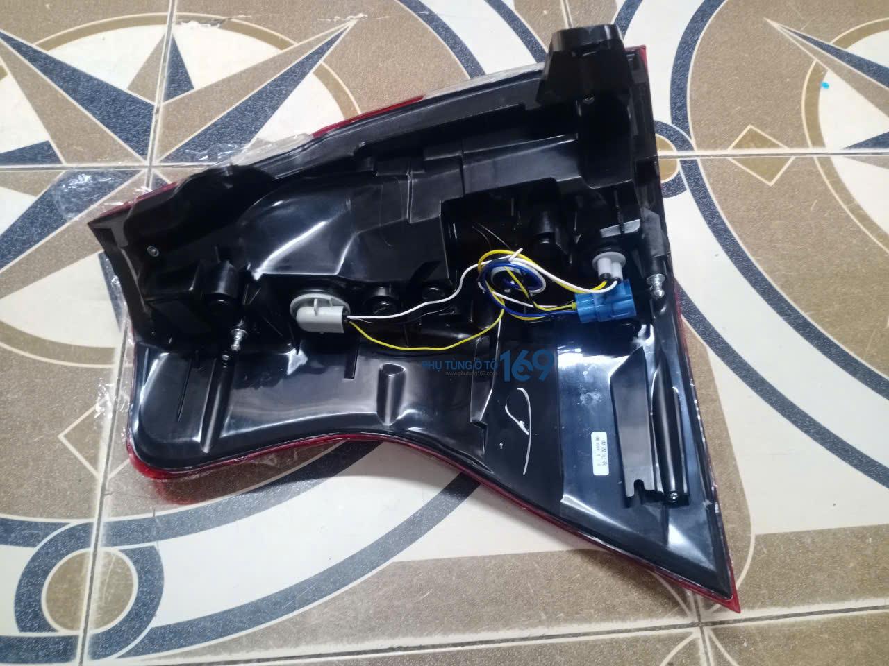 Đèn hậu phải Pradoa